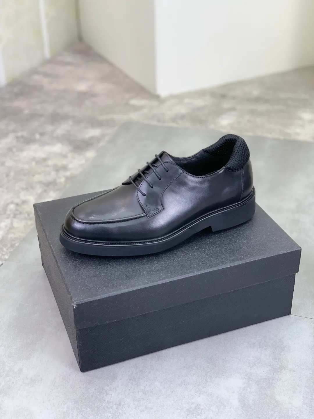 Men's shoes 💰P480 new style 💰 💎💎💎 water-dyed cow lining original order quality PRADA —🆘.Prada original purchase agent, high-end business leather shoes, fabric: imported from Italy cowhide material ➕ water-dyed cow lining/cowhide lining ➕ special original outsole, fine workmanship, real thing ^_^ Photographed 🎬size: 39-44